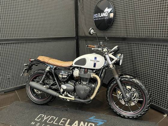 TRIUMPH STREET TWIN 